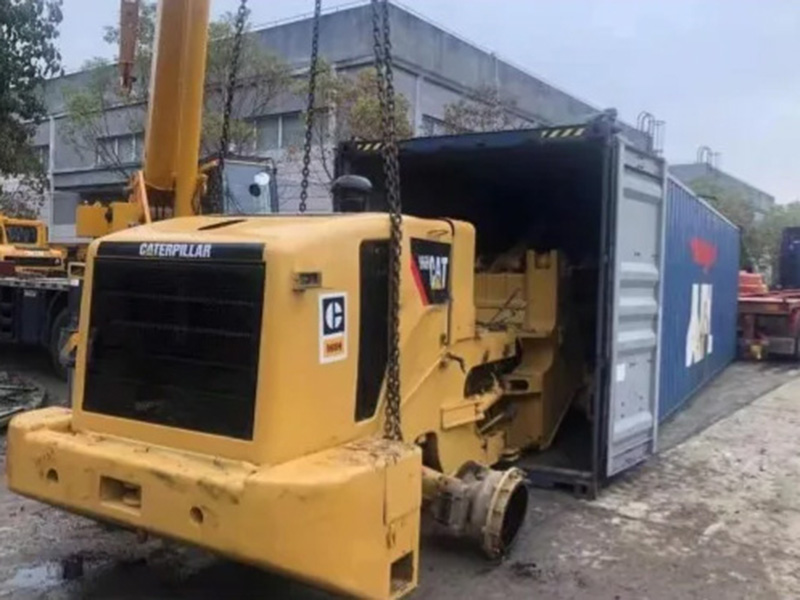 CAT used wheel loaders ordered by customers in the Democratic Republic of the Congo are being loaded